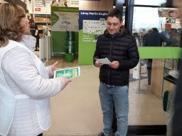 Una lampadina sospesa presso Leroy Merlin novembre 2022
